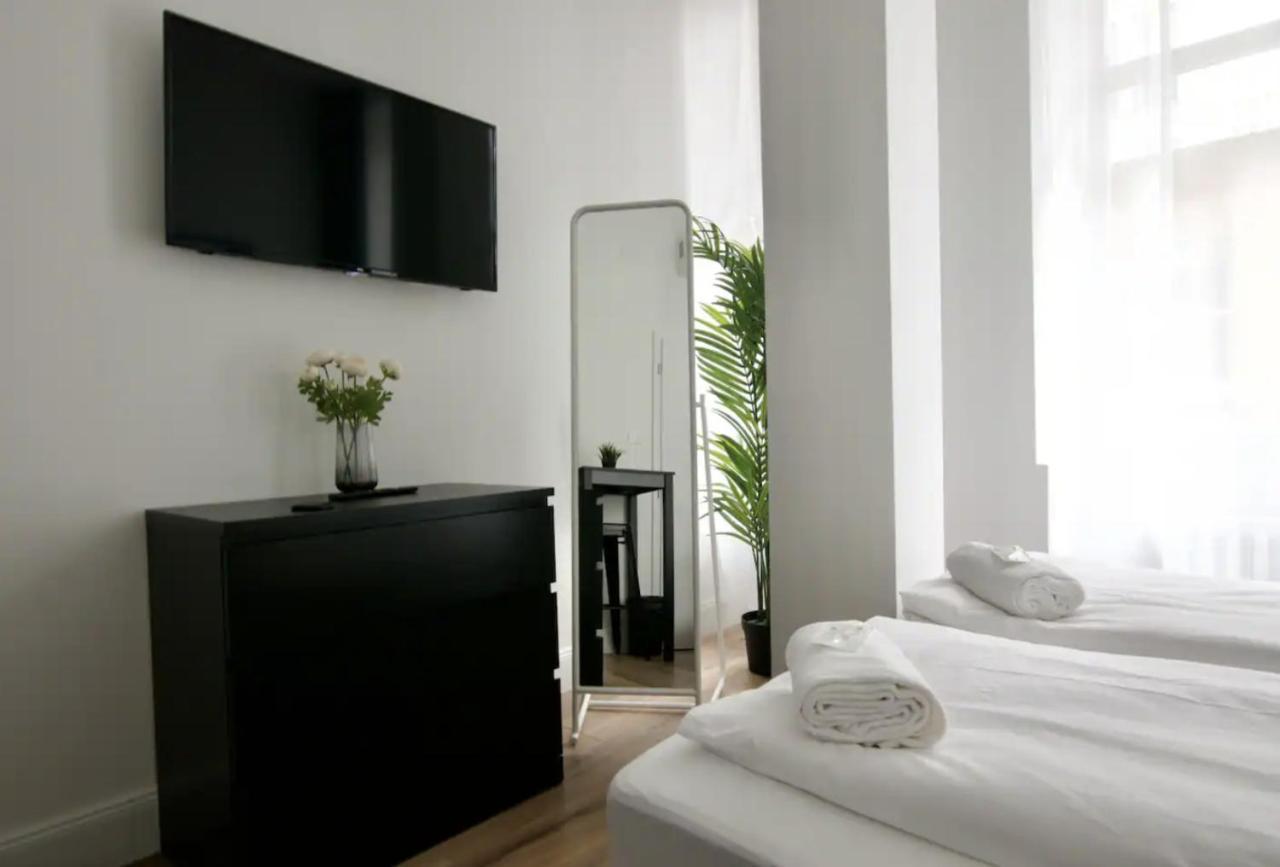Studio Apartments By Hi5- Apartment In Downtown Budapest Exterior foto